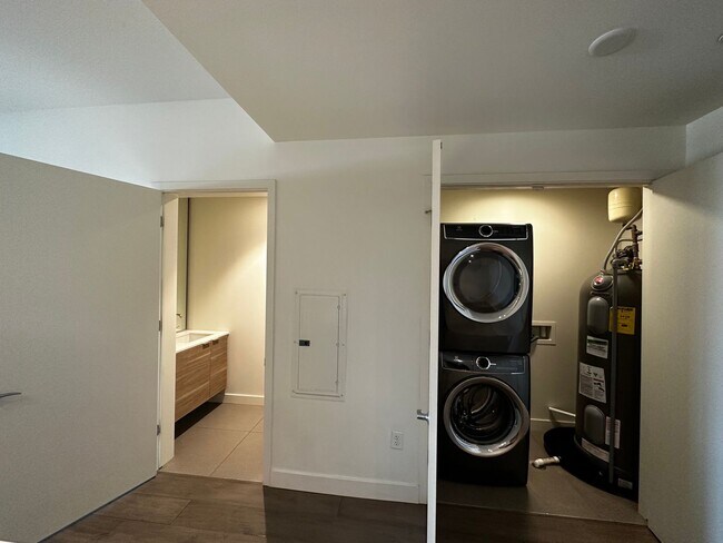 Building Photo - Contour on Campbell 1 bed 1.5 bath condo