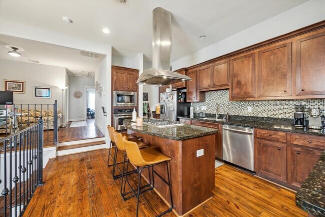 Building Photo - 420 W Saulnier St