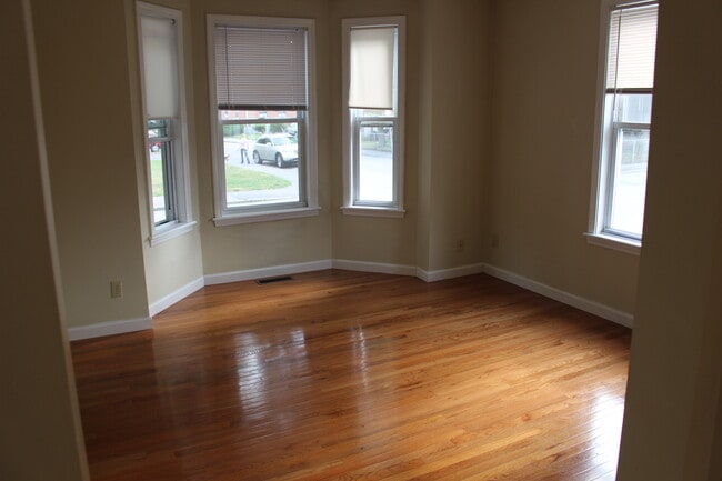 LR - 61 Taylor St