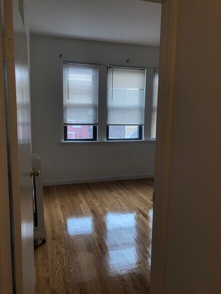 Building Photo - 1706 Commonwealth