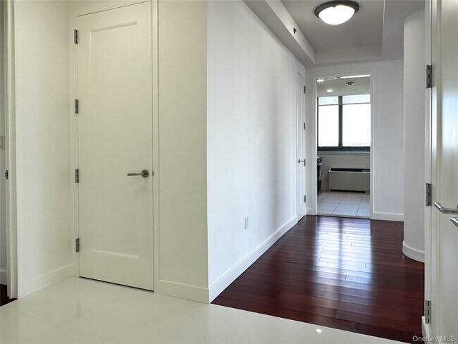 Building Photo - 10 City Pl