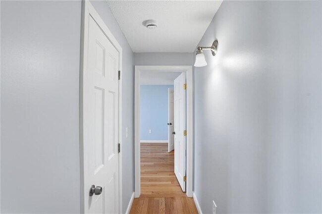 Building Photo - 22 Roger Williams Ct