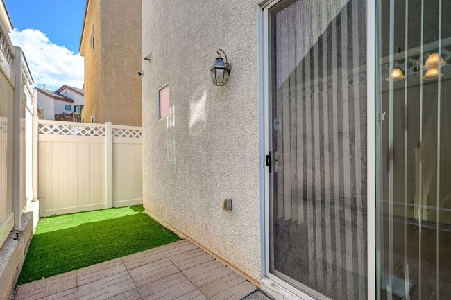 Building Photo - Beautiful Home in Lamplight Gardens at Silverado gated community