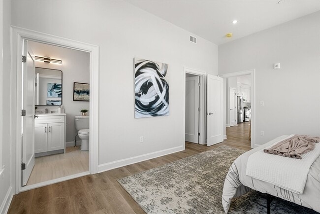 Building Photo - 523 2nd St