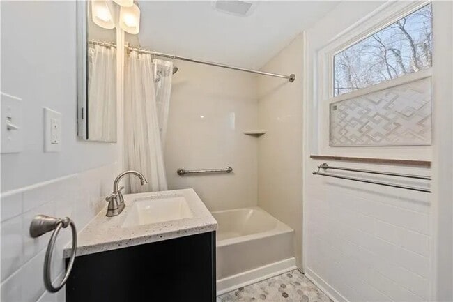 Building Photo - 149 Fairfax Rd