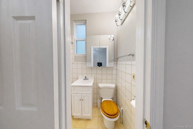 Building Photo - 7-87 Woodward Ave