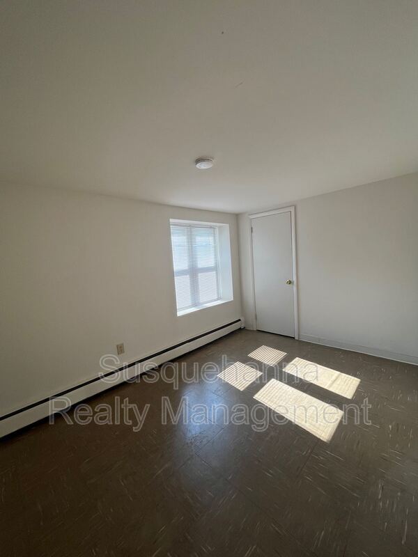 Building Photo - 1051 Henn Ave