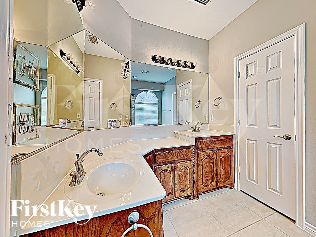 Building Photo - 304 Wisteria Way