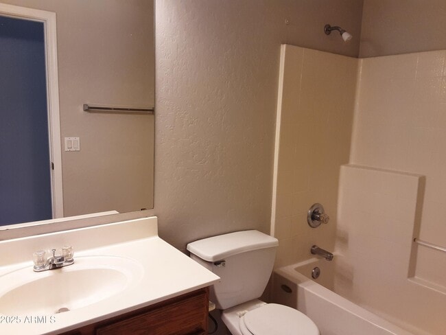 Building Photo - 1401 E Jasper Dr