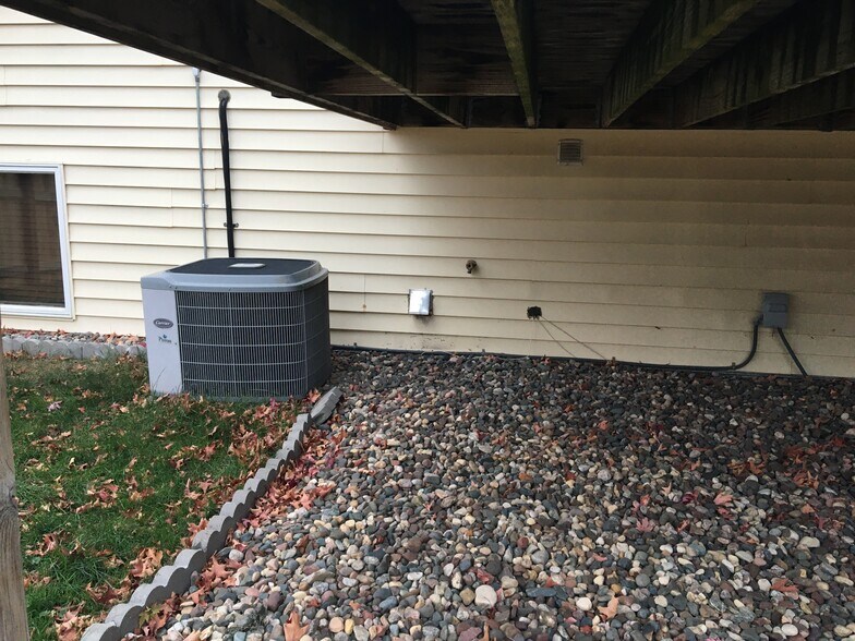 Building Photo - 3991 Whiting Ln NE