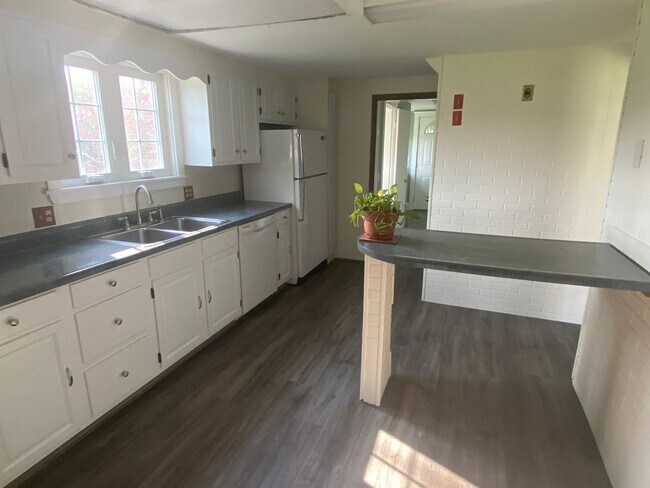 Building Photo - Authentic 3 bedroom New England Colonial! ...