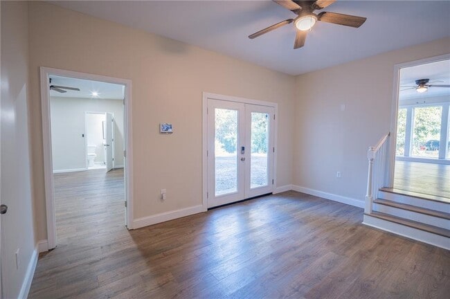 Building Photo - 2710 Maple Rd SE