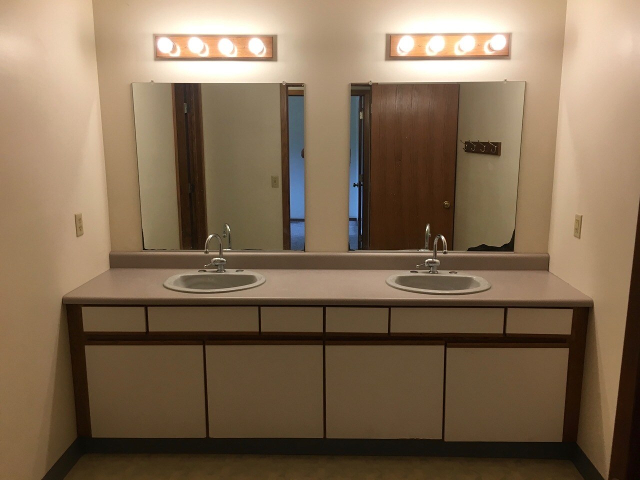 Upper Bathroom - 1114 1st Ave