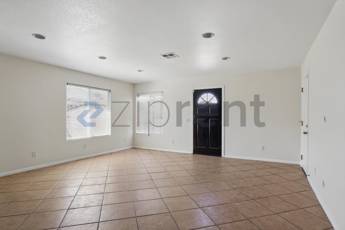 Building Photo - 1365 Valley View Ave