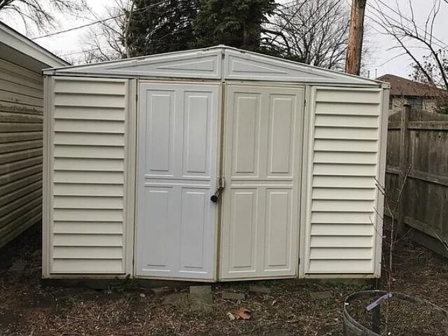 Building Photo - 9225 Mason Ave