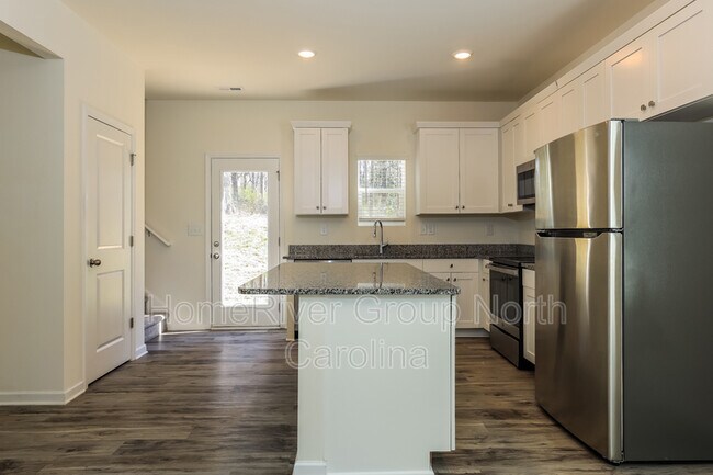 Building Photo - 331 Bell St