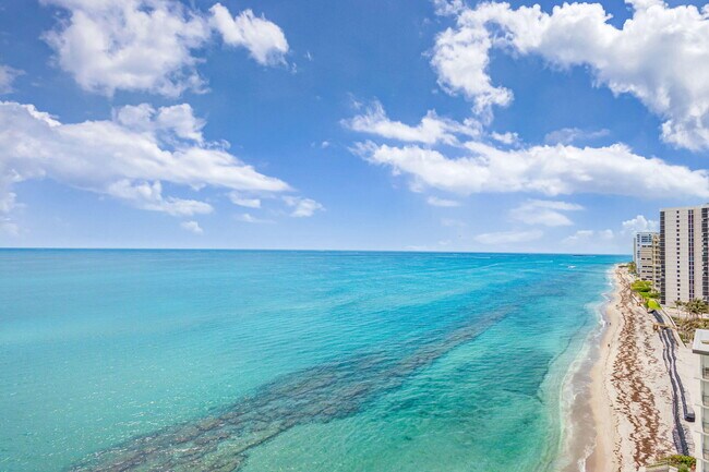 Building Photo - 5420 N Ocean Dr