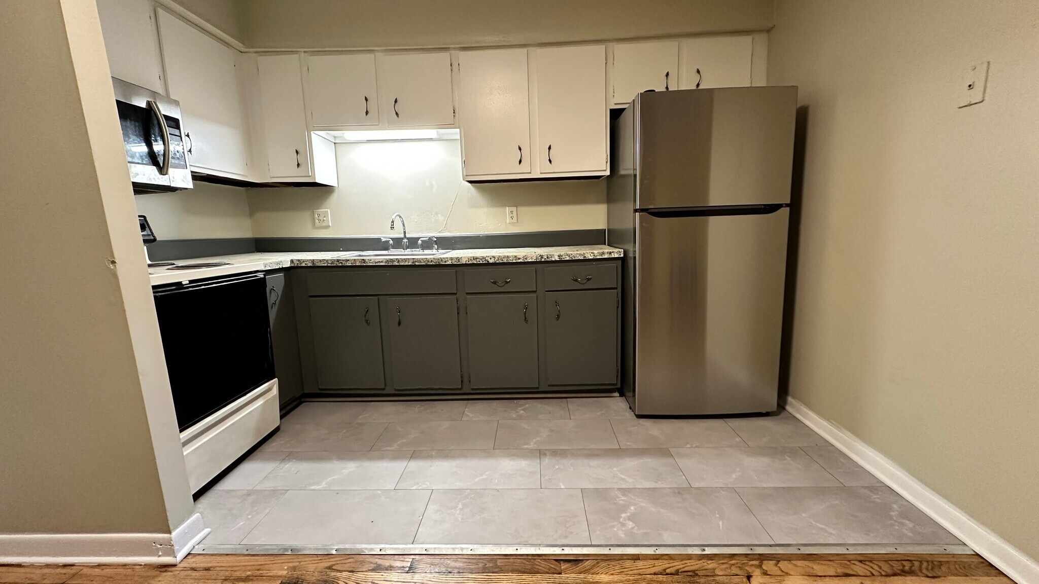Kitchen - 581 Crown St