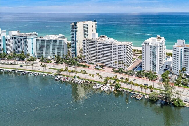 Building Photo - 5005 Collins Ave