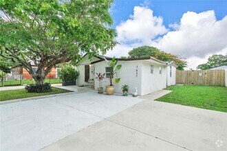Building Photo - 7637 NW 17th Pl