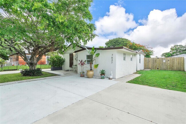 Primary Photo - 7637 NW 17th Pl