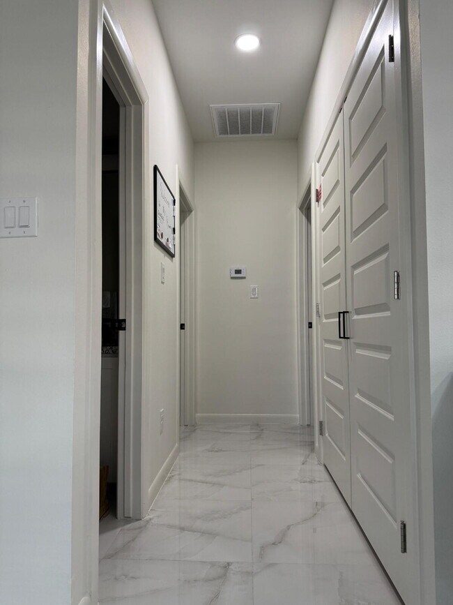 Building Photo - "Stylish 2-Bed, 2-Bath Gem with Granite Touches in Pharr, TX!"