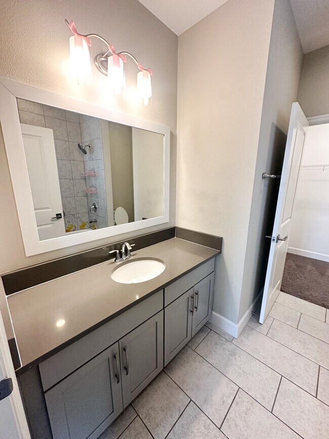 Building Photo - Longwood Townhouse