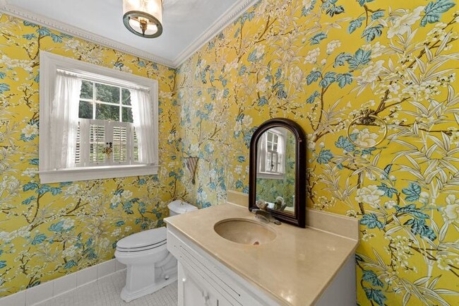 Building Photo - 221 Magnolia Ln