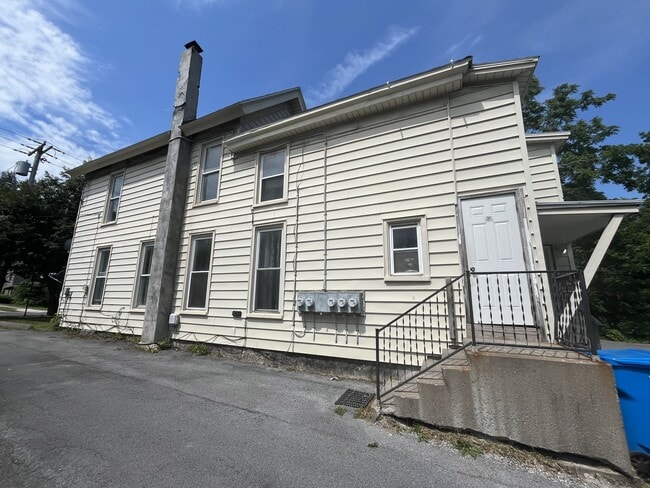 Building Photo - 416 Coffeen St