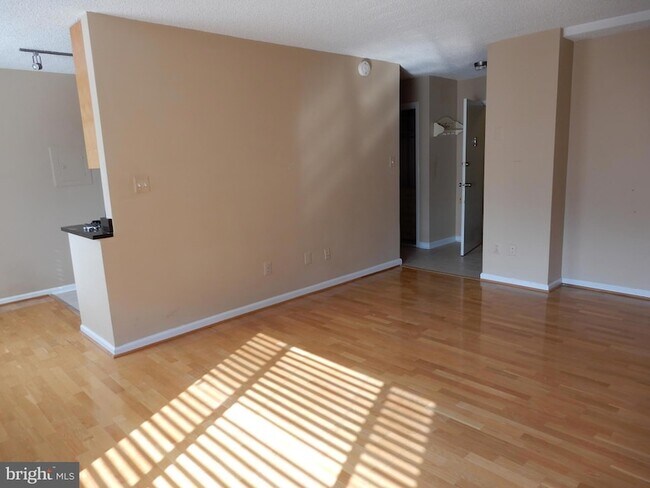 Building Photo - 1730 Arlington Blvd