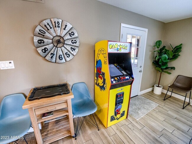 Building Photo - 2301 N 81st Pl