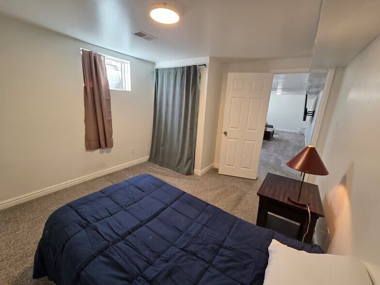 Building Photo - 1031 Erie St