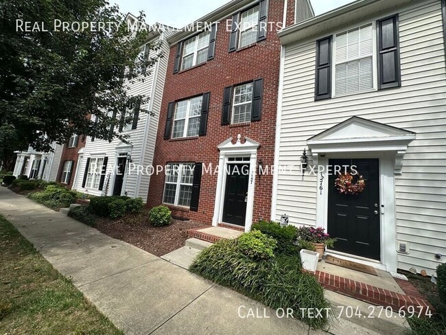 Building Photo - 12757 Bullock Greenway Blvd