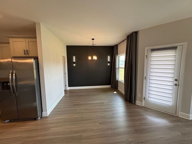 Building Photo - Look and lease in Athens .,M8 N766 M,