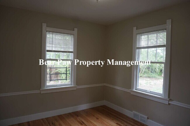 Building Photo - Cute Bungalow in Established Lakewood Neighborhood!