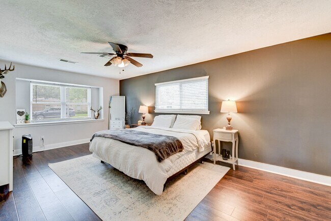 Building Photo - 10707 Piping Rock Ln