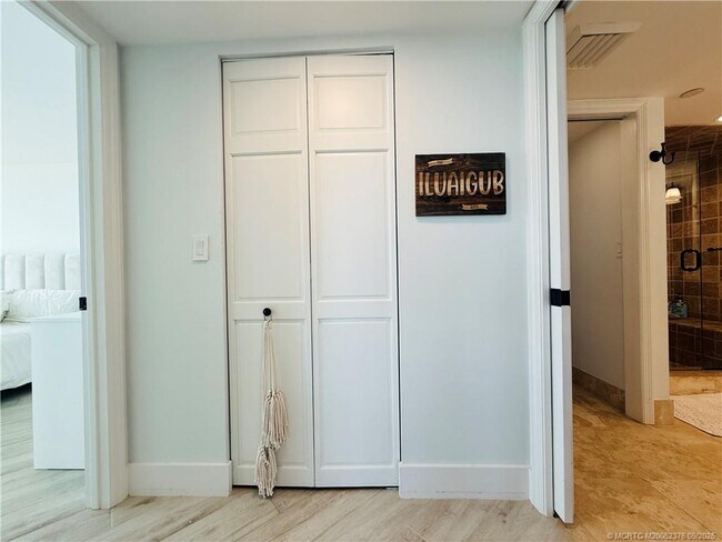 Building Photo - 8800 S Ocean Dr