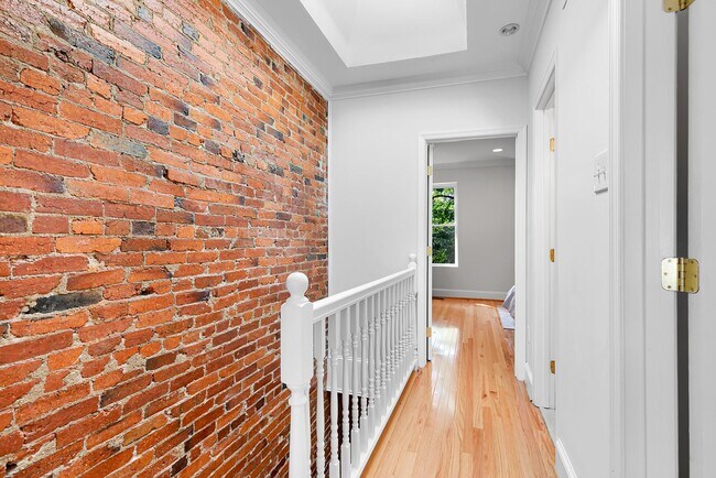 Building Photo - 1037 5th St NE