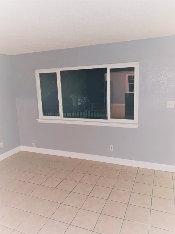 Building Photo - 1050 Grand Ave