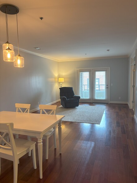 living and dining room - 301 Criddle St