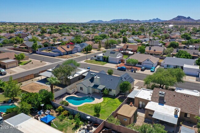 Building Photo - 1362 E Wickieup Ln