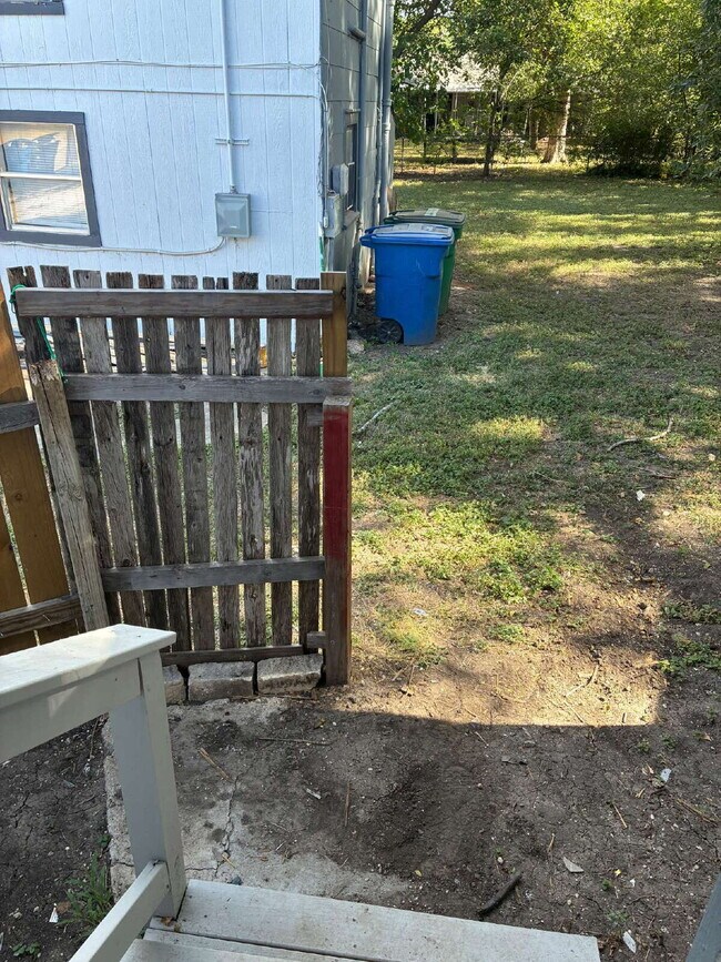 Building Photo - Application Special - South Side One Bedroom Apartment for Rent