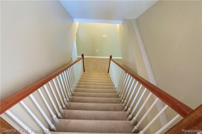 Building Photo - 7233 Oakwood Dr
