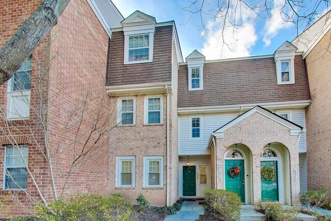 Building Photo - FRESH & READY -- Elegant 3 bedroom, 2.5 bath - 2 Level Condo!