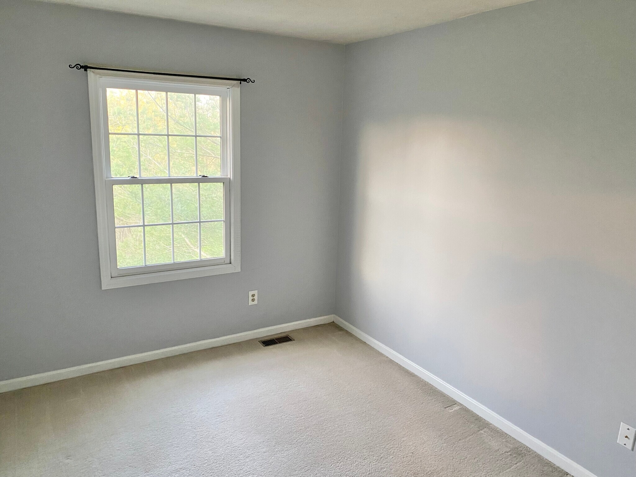 Building Photo - 202 Meadowview Dr