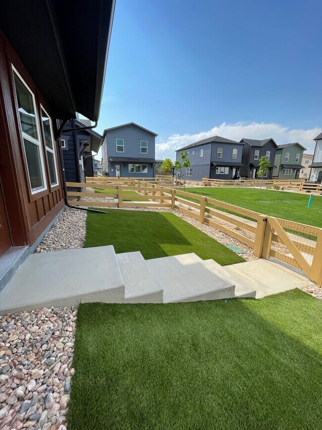 Building Photo - Stunning Rowhouse in NE Ft. Collins