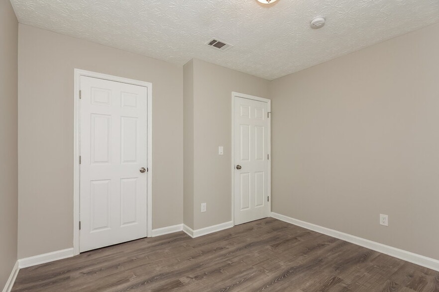 Building Photo - 915 Walnut Creek Ln