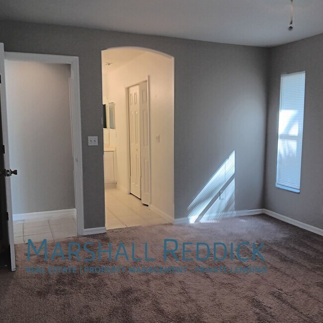 Building Photo - Pool Home 3 Bedroom,with a Den 2 Bath in d...