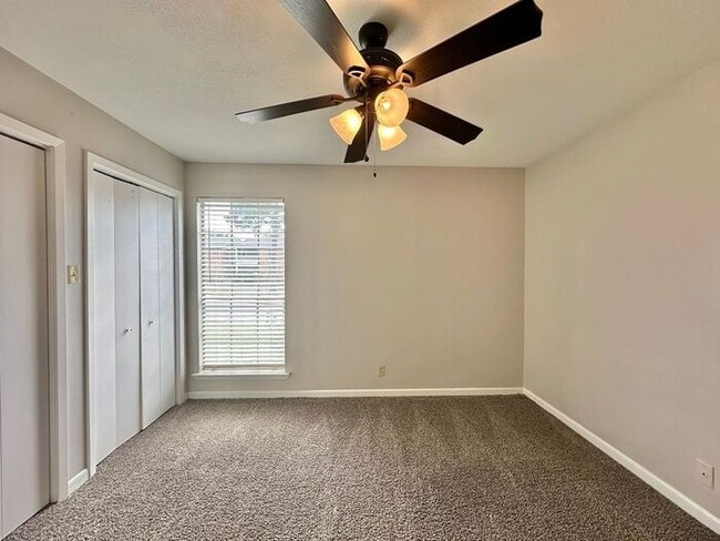 Building Photo - Available-2 Bed 2 Bath Apartment in Central Tyler!