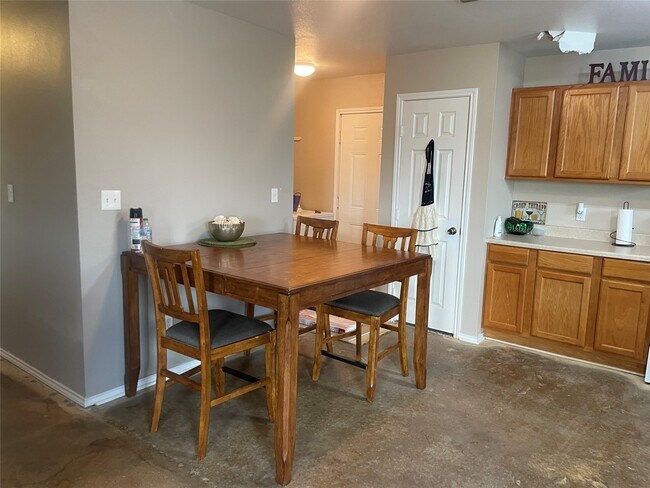 Building Photo - 363 N Rife St